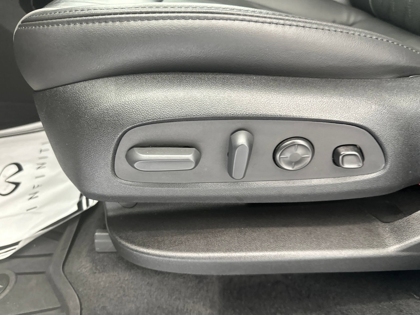 Used 2023 Buick Enclave Avenir w/ Avenir Technology Package AWD/4WD image 22