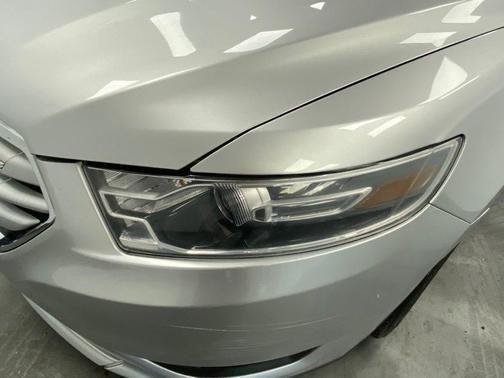 Used 2019 Ford Taurus Limited FWD image 12