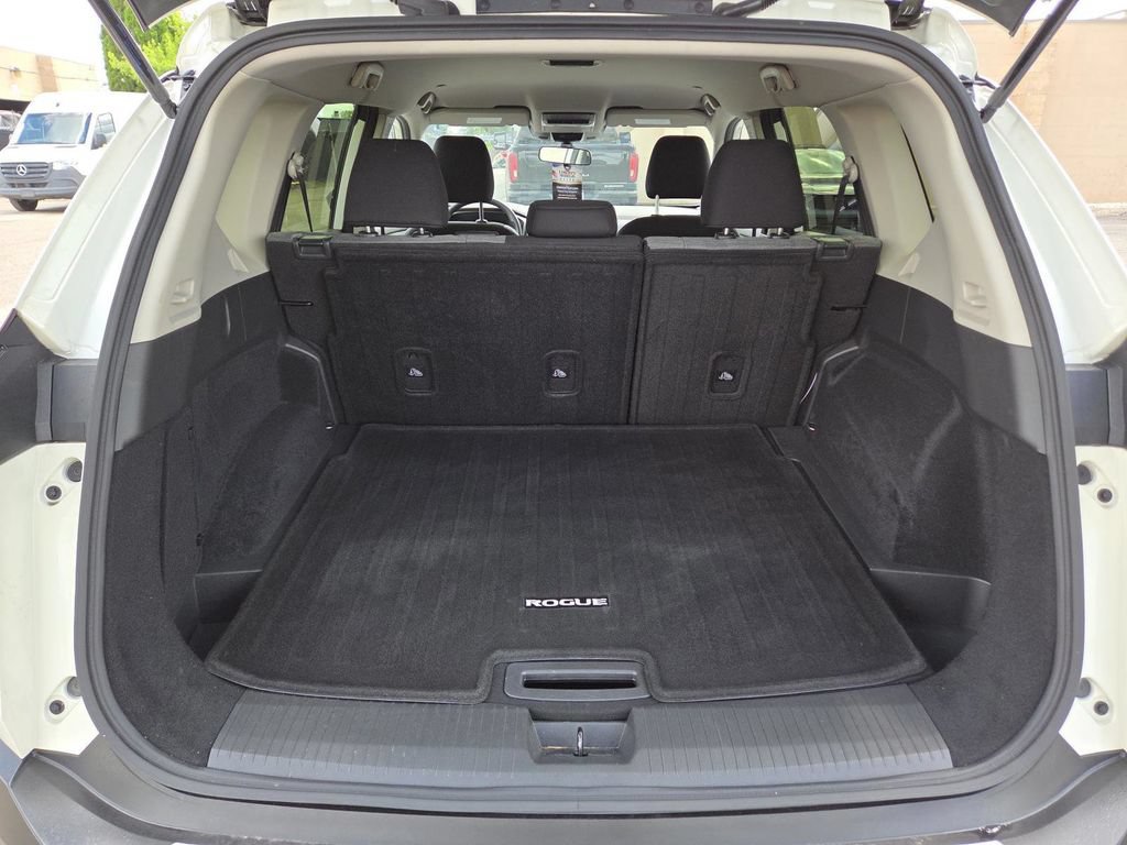 Used 2023 Nissan Rogue SV AWD/4WD image 17