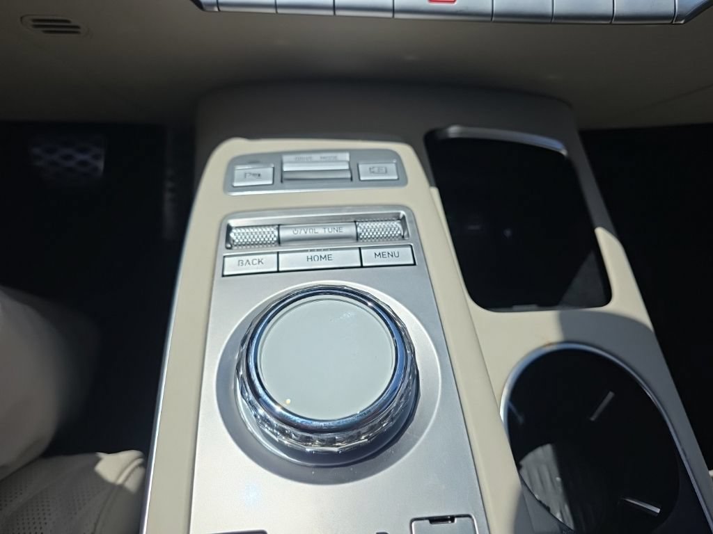 Used 2025 Genesis GV70 3.5T Sport w/ Sport Advanced Package AWD/4WD image 16