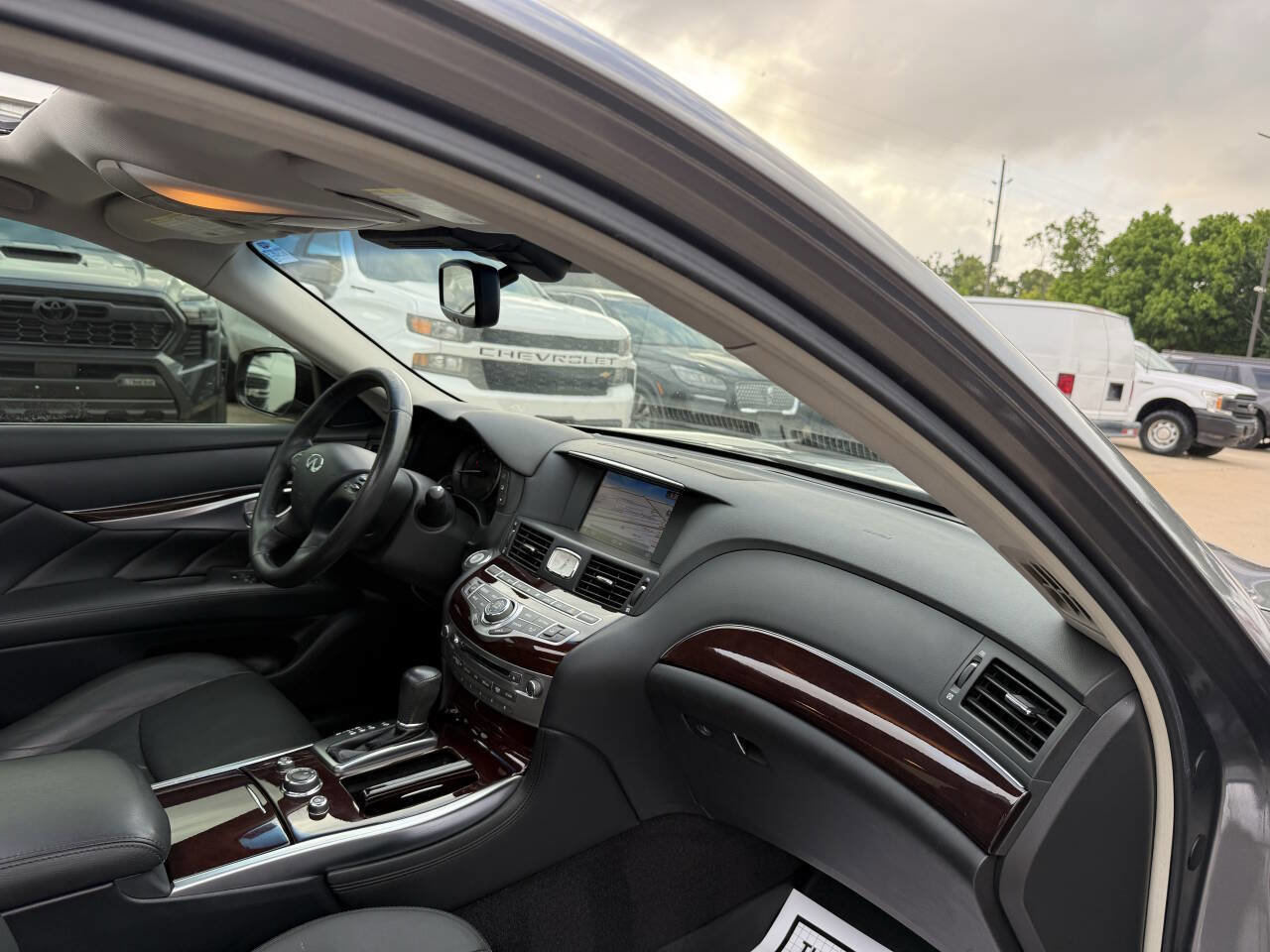 Used 2015 INFINITI Q70 3.7 RWD image 9