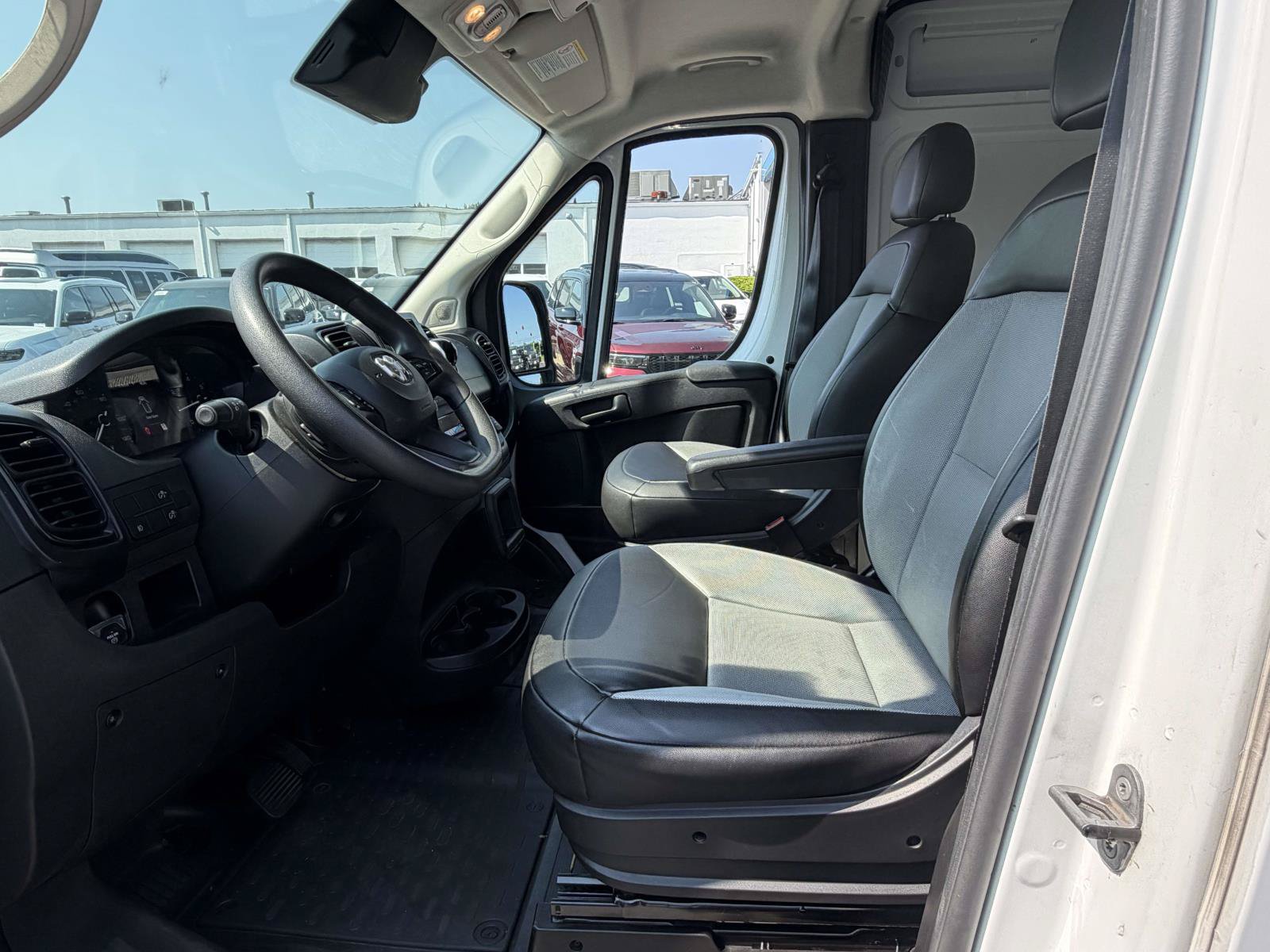 Used 2024 RAM ProMaster 2500 w/ Convenience Group FWD image 28
