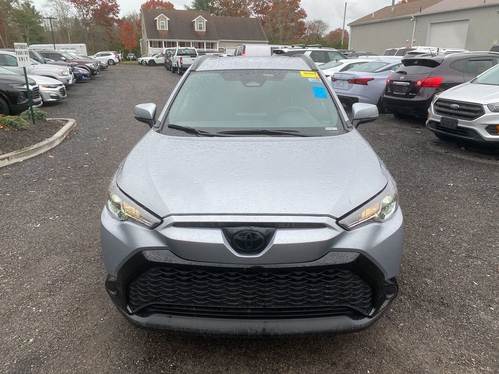Used 2024 Toyota Corolla Cross SE image 3