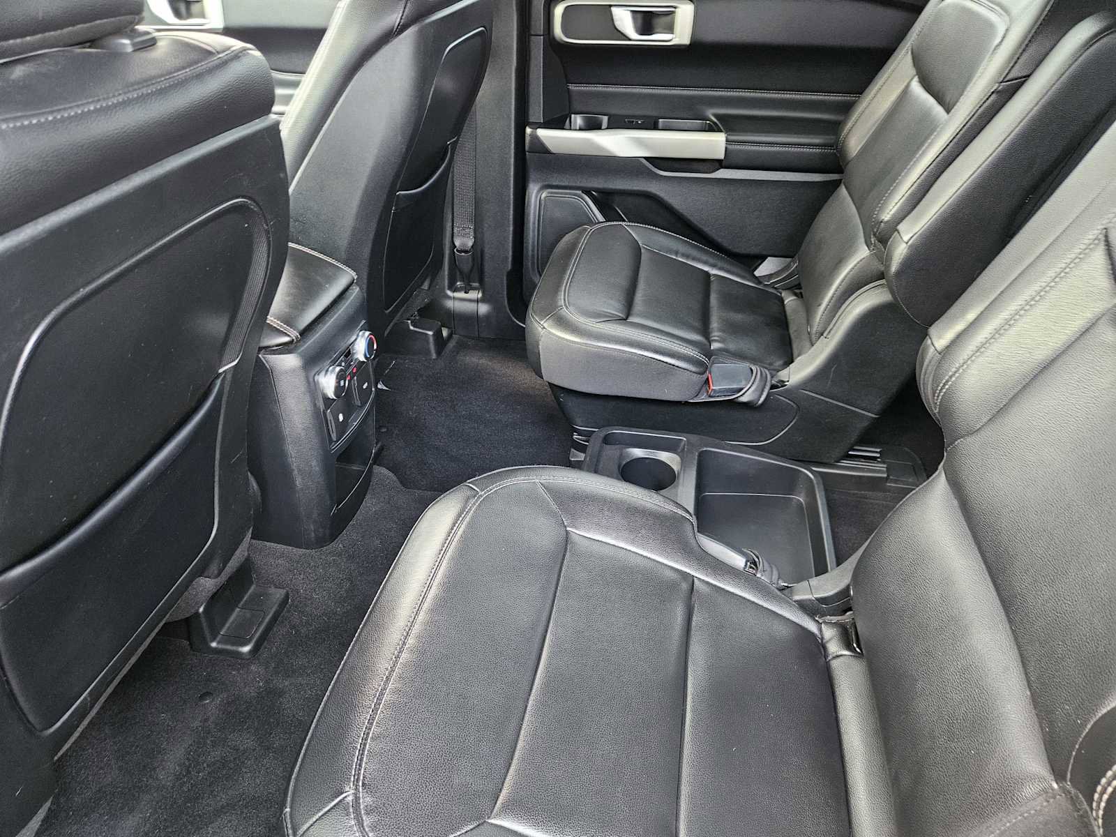 Used 2020 Ford Explorer XLT w/ Equipment Group 202A RWD image 28