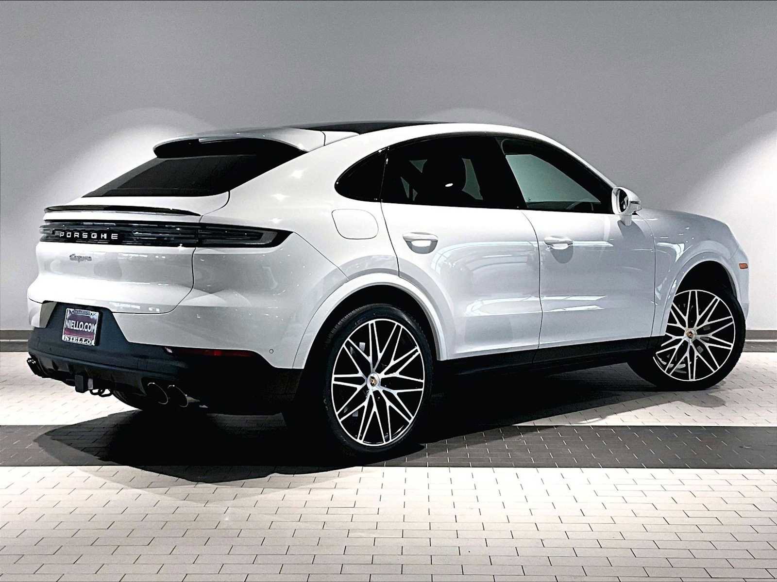 Used 2025 Porsche Cayenne Coupe image 10