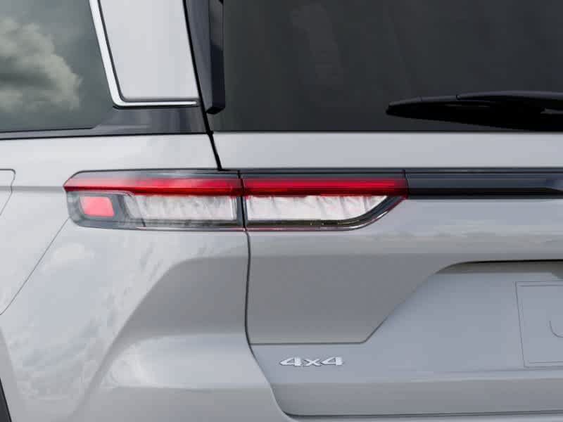 Certified 2025 Jeep Grand Cherokee Laredo X w/ Luxury Tech Group I AWD/4WD image 9