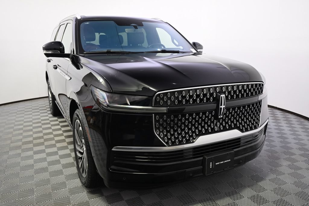 Used 2025 Lincoln Navigator Reserve AWD/4WD image 9