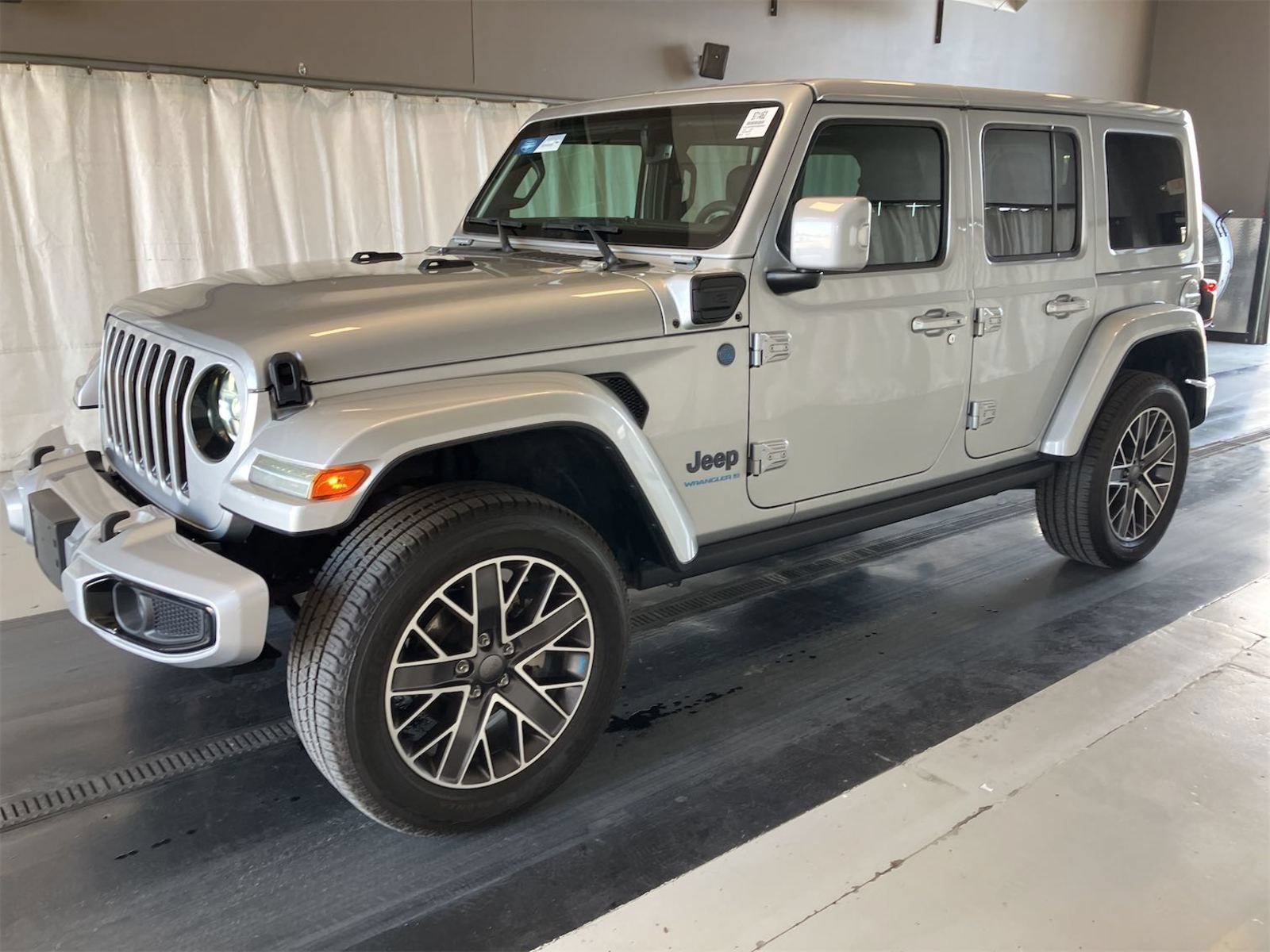 Used 2023 Jeep Wrangler Unlimited Sahara AWD/4WD image 1