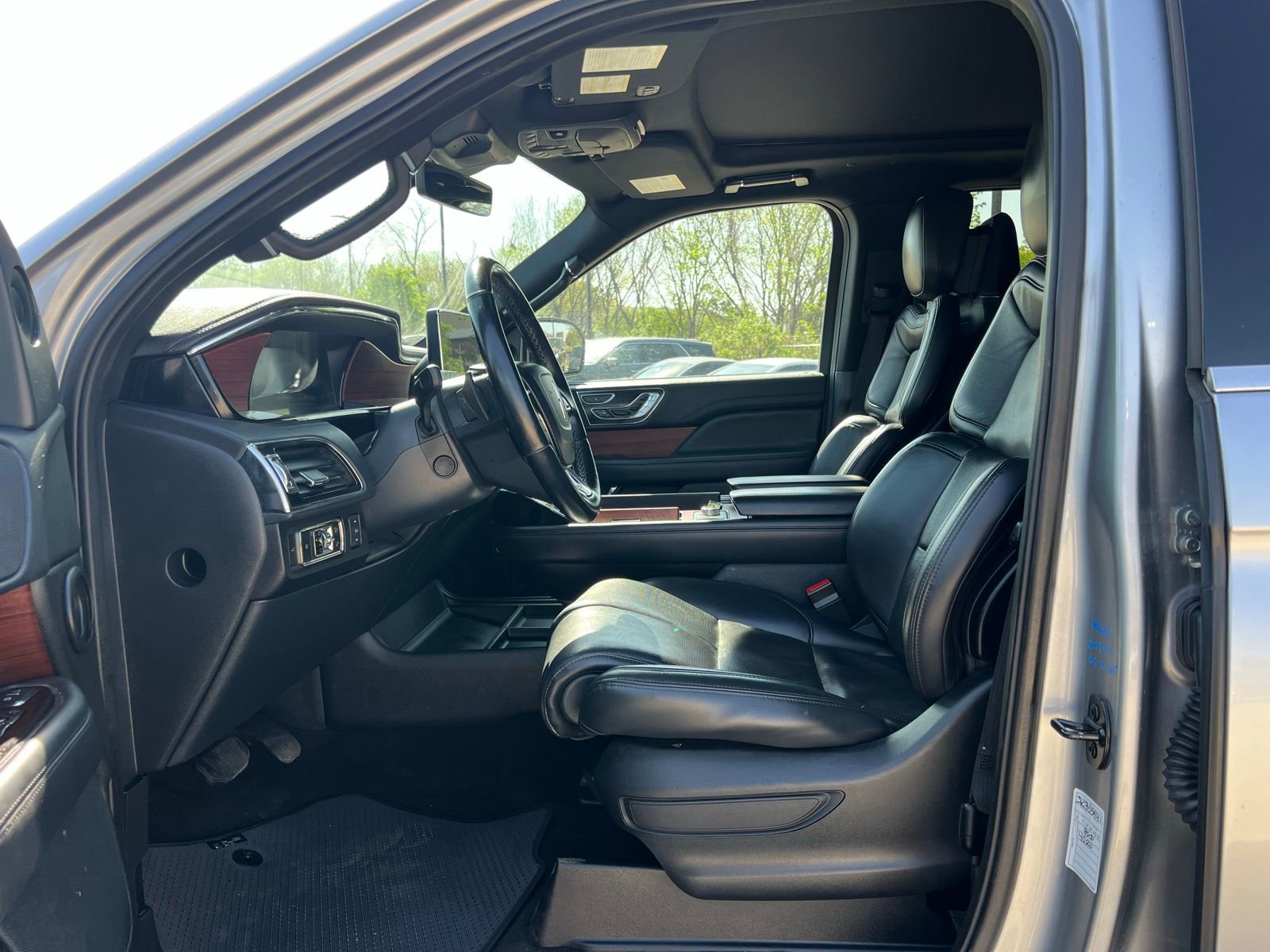 Used 2023 Lincoln Navigator Reserve image 27
