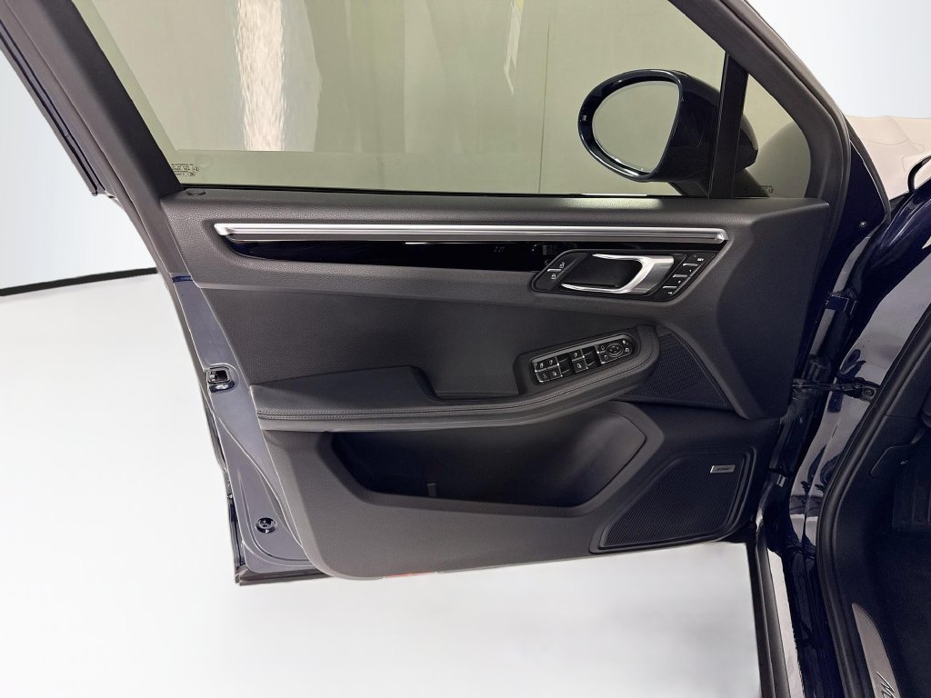 Used 2021 Porsche Macan S AWD/4WD image 24