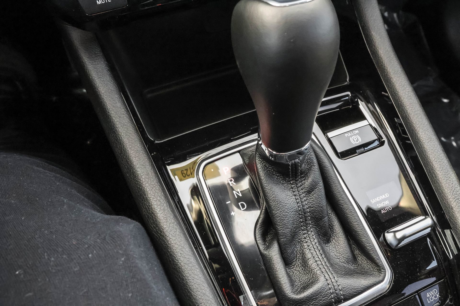 New 2025 Jeep Compass Latitude w/ Sun & Sound Group image 22