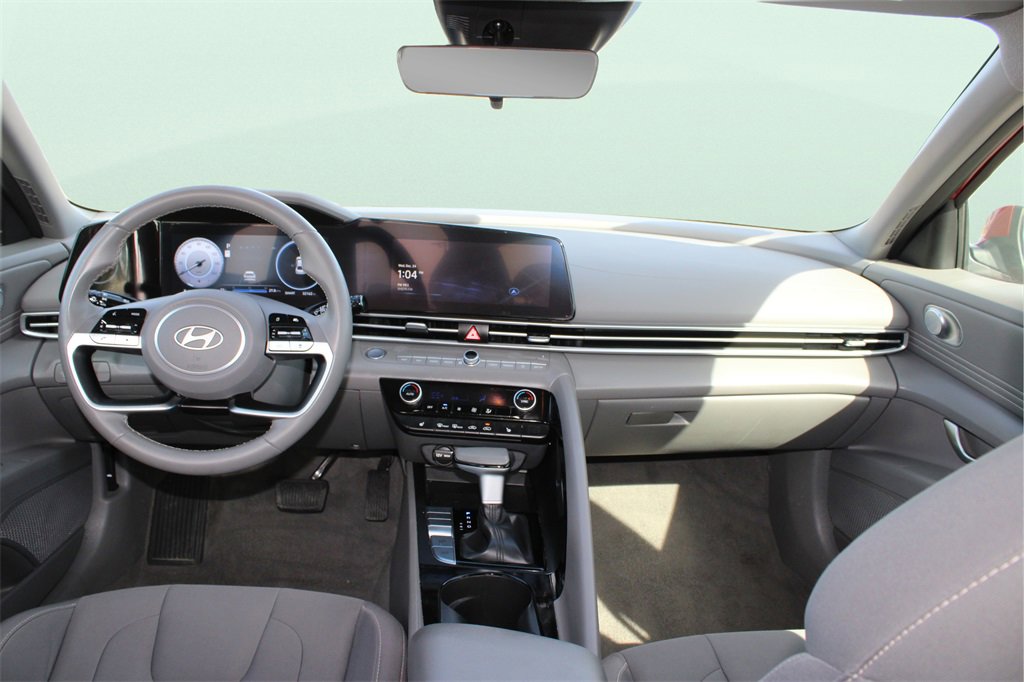 Used 2025 Hyundai Elantra SEL image 23