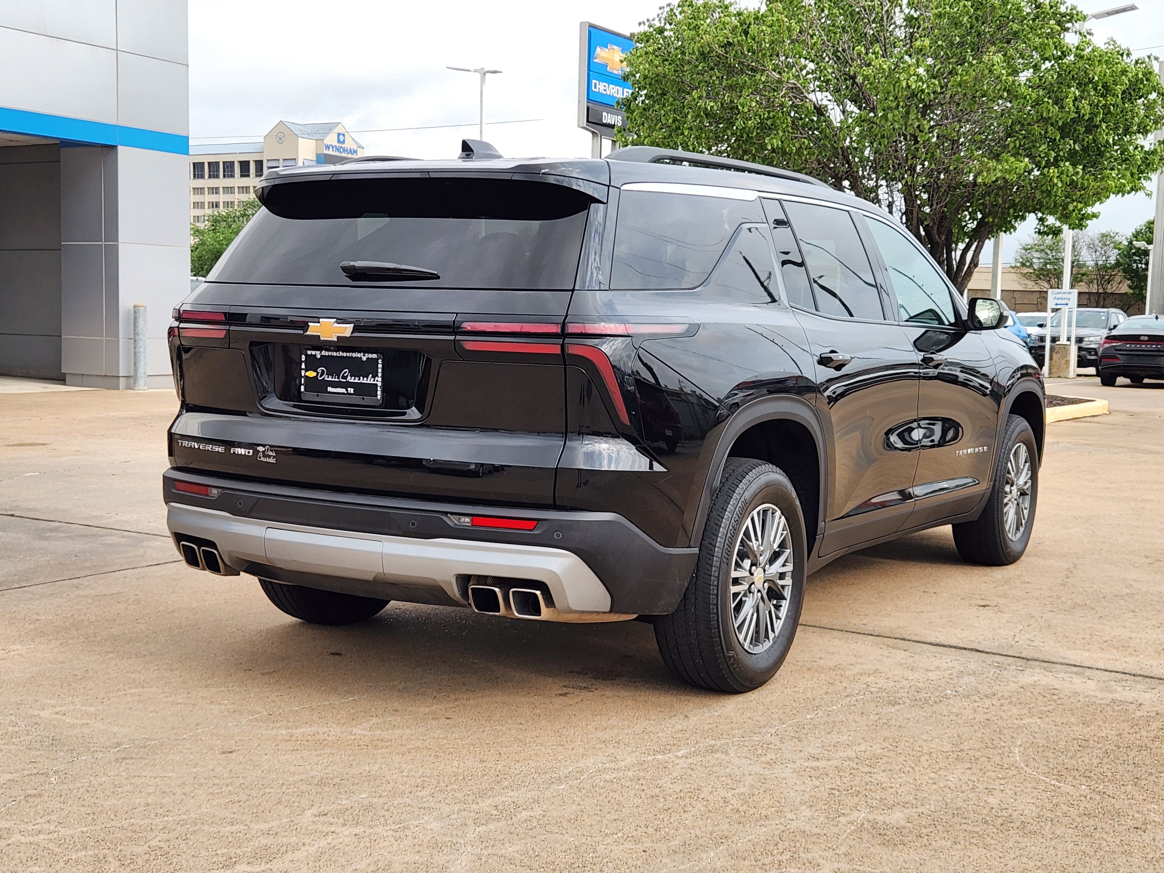 Used 2025 Chevrolet Traverse LT AWD/4WD image 6