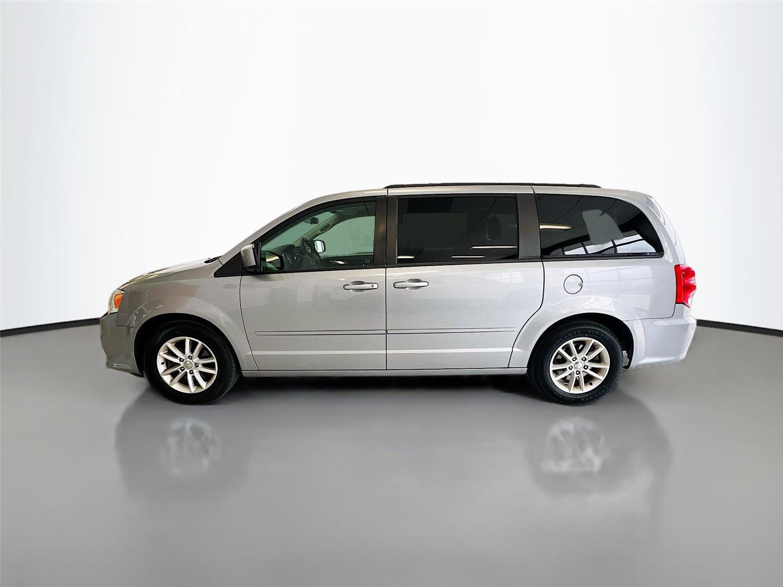 Used 2015 Dodge Grand Caravan SXT image 7