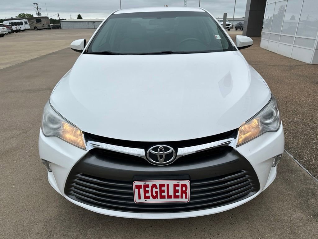 Used 2016 Toyota Camry LE FWD image 2