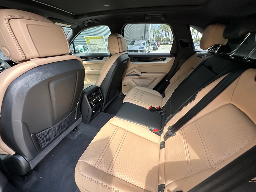 Used 2026 Porsche Cayenne E-Hybrid AWD/4WD image 40