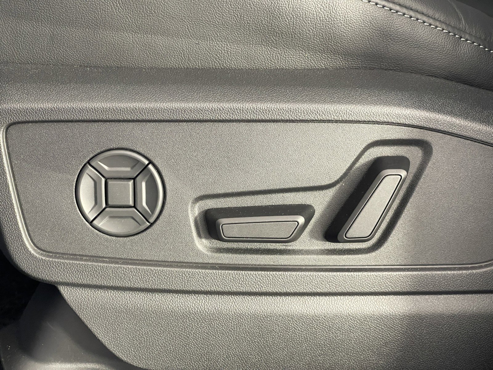 New 2025 Audi Q5 Premium Plus image 19