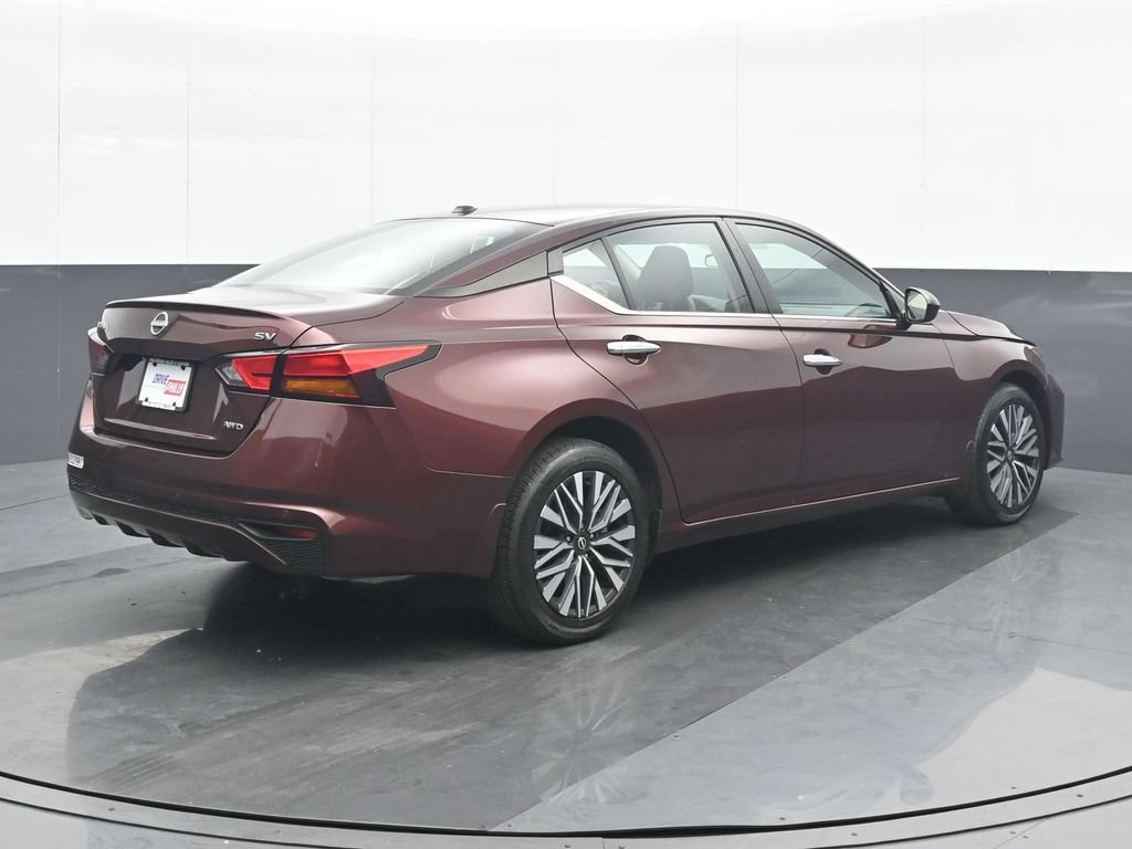 Used 2024 Nissan Altima 2.5 SV AWD/4WD image 6