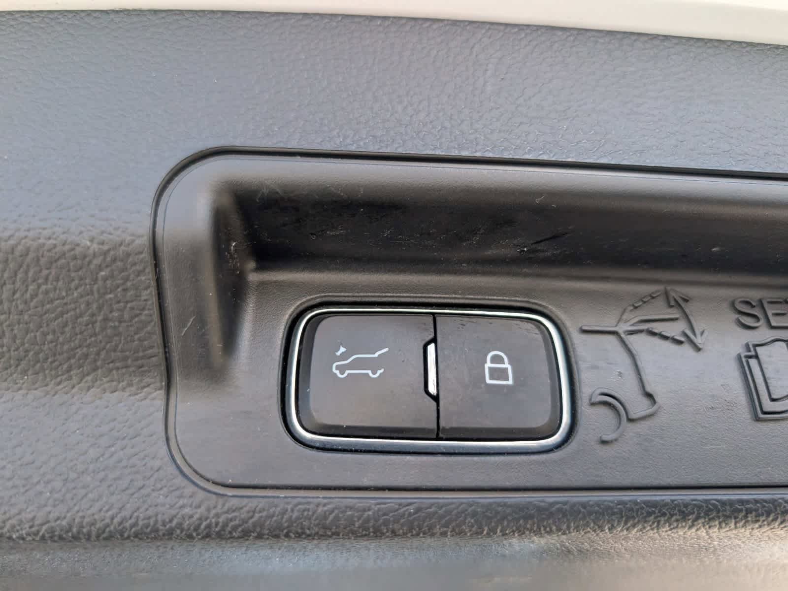 Used 2023 Ford Explorer XLT w/ Equipment Group 202A image 12