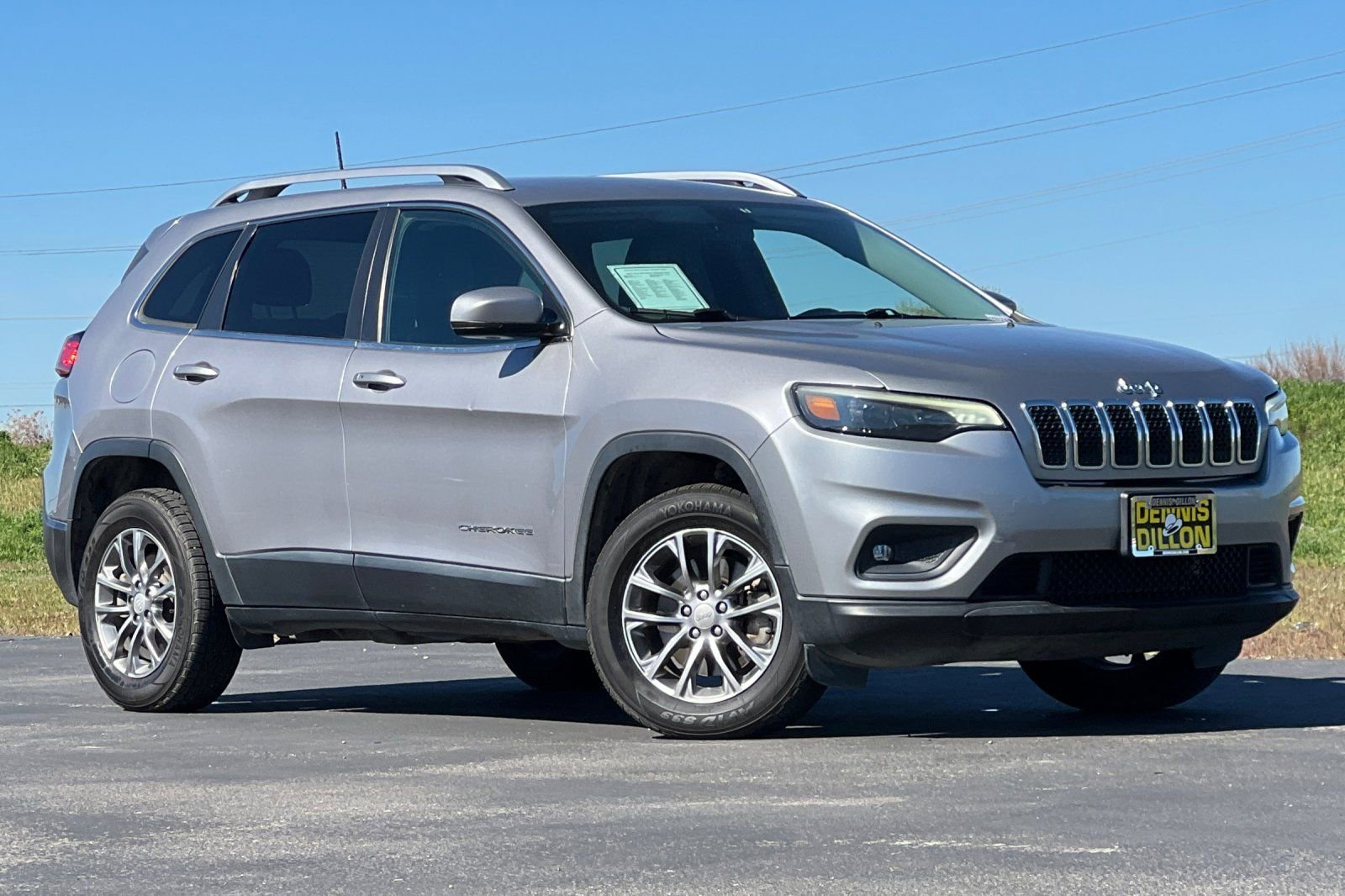 Used 2019 Jeep Cherokee Latitude Plus w/ Cold Weather Group image 2