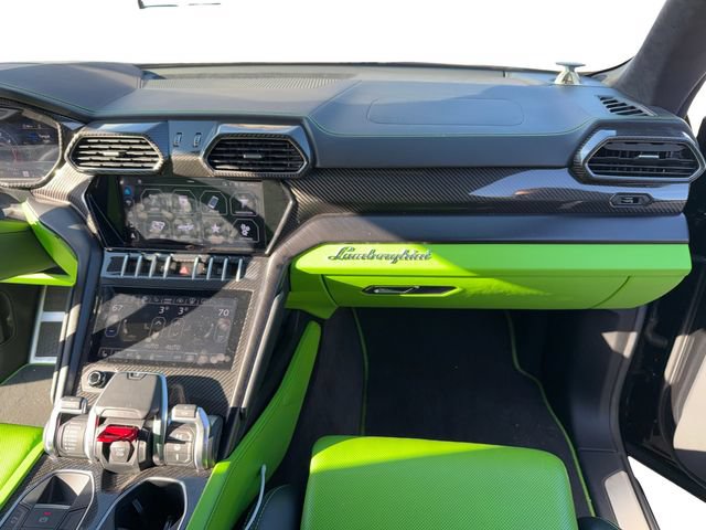 Used 2022 Lamborghini Urus AWD/4WD image 16