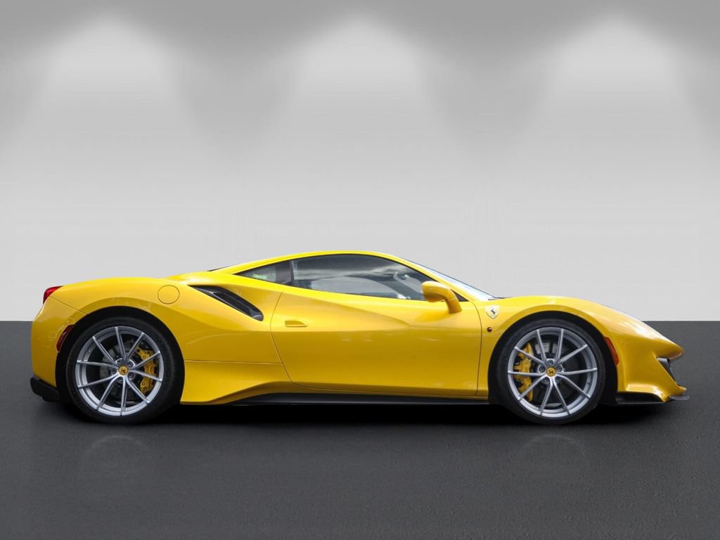 Used 2019 Ferrari 488 Pista Coupe RWD image 2