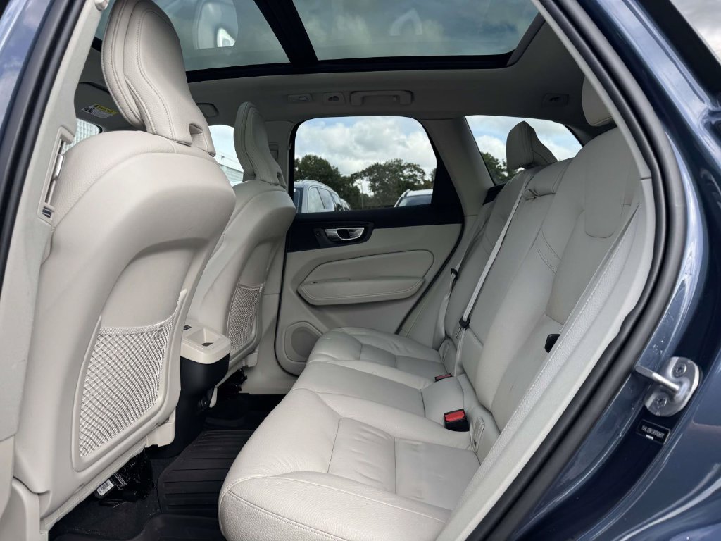 Certified 2024 Volvo XC60 B5 Core w/ Protection Package Premier AWD/4WD image 9