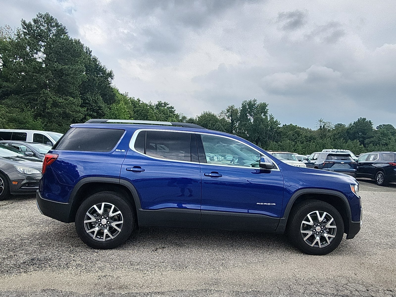 Used 2023 GMC Acadia SLE w/ Driver Convenience Package FWD image 6
