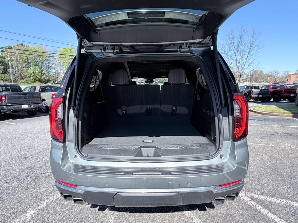 Used 2025 GMC Yukon XL Denali RWD image 9