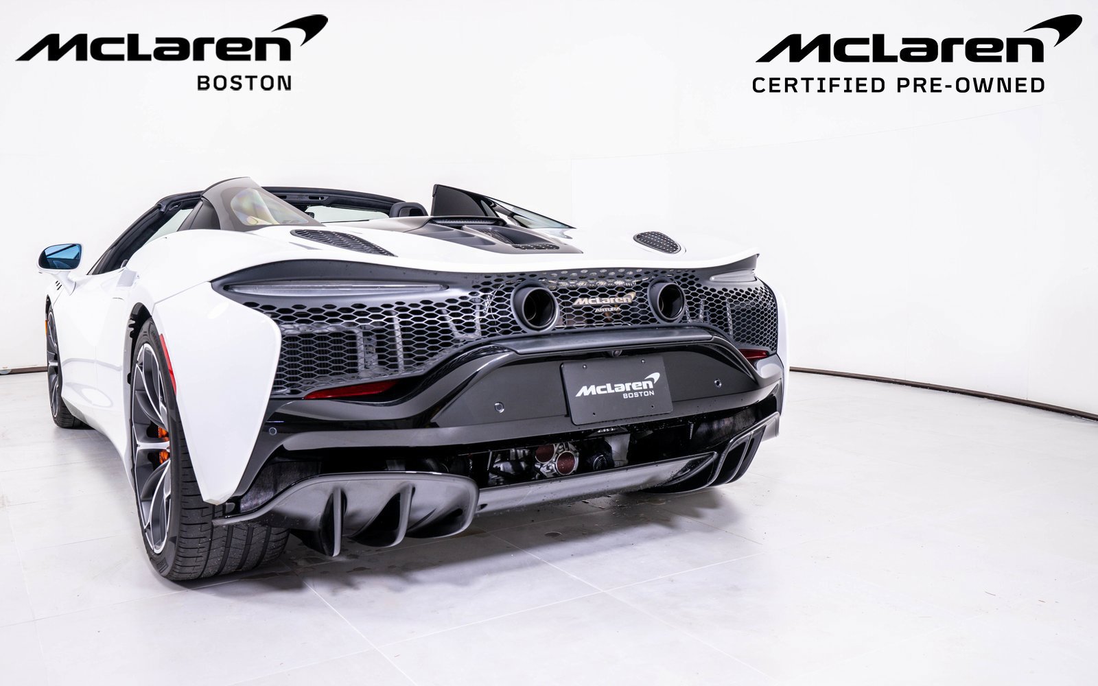 Used 2025 McLaren Artura Spider RWD image 12