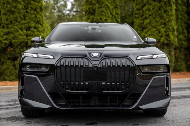 Used 2023 BMW 740i w/ Luxury Rear Seating Package RWD image 17