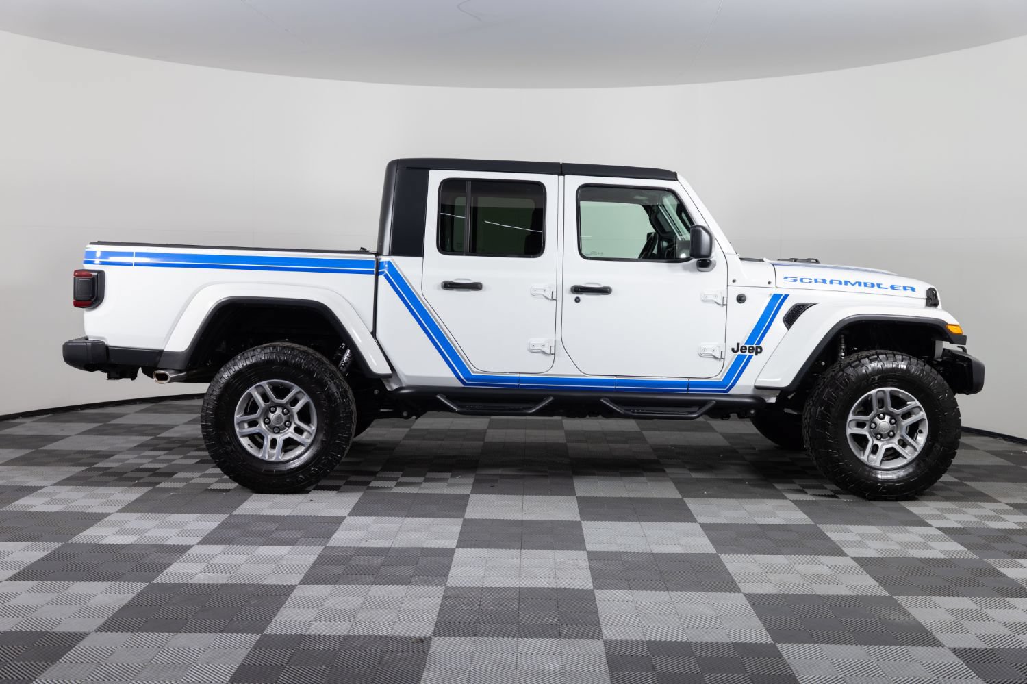 Used 2021 Jeep Gladiator Sport AWD/4WD image 9