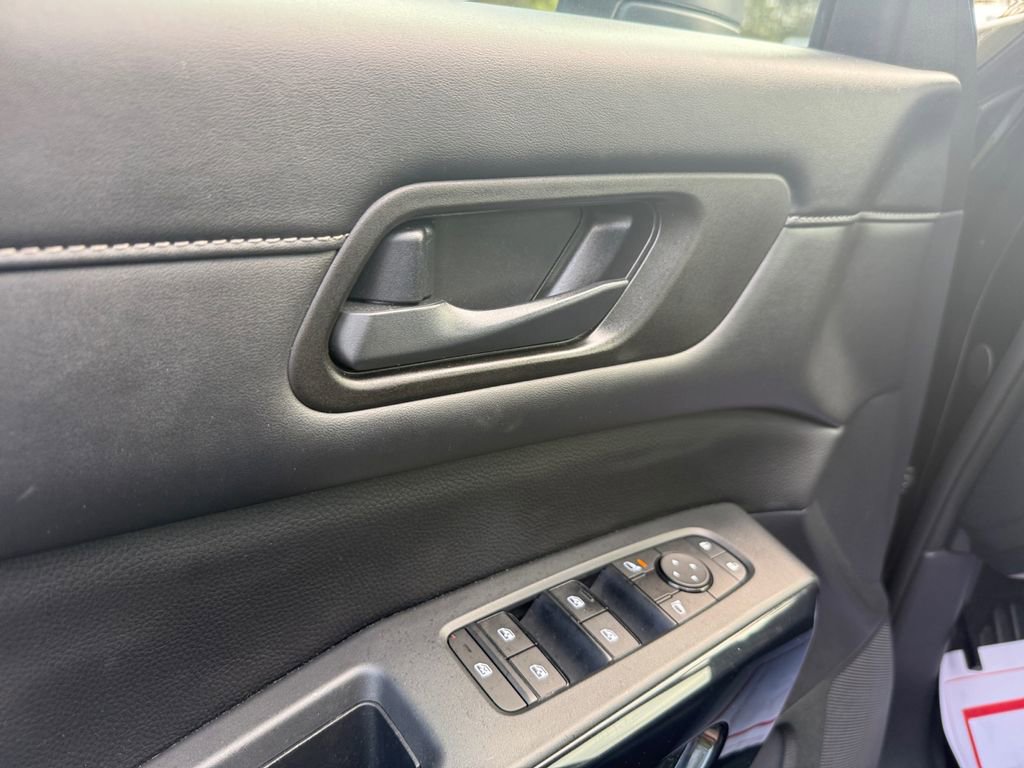 Used 2023 Nissan Pathfinder SV w/ Black Appearance Package image 19