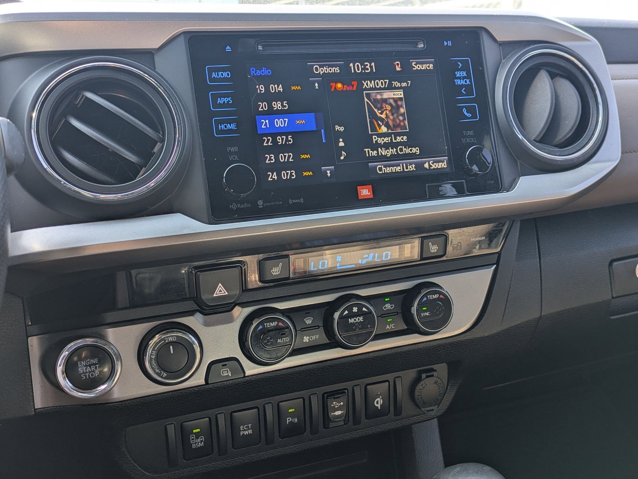 Used 2016 Toyota Tacoma Limited w/ Towing Package image 21