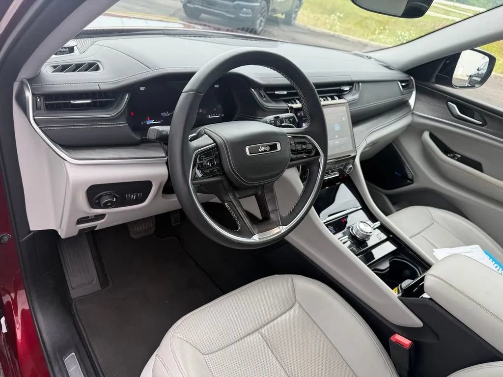 Used 2022 Jeep Grand Cherokee Overland AWD/4WD image 12