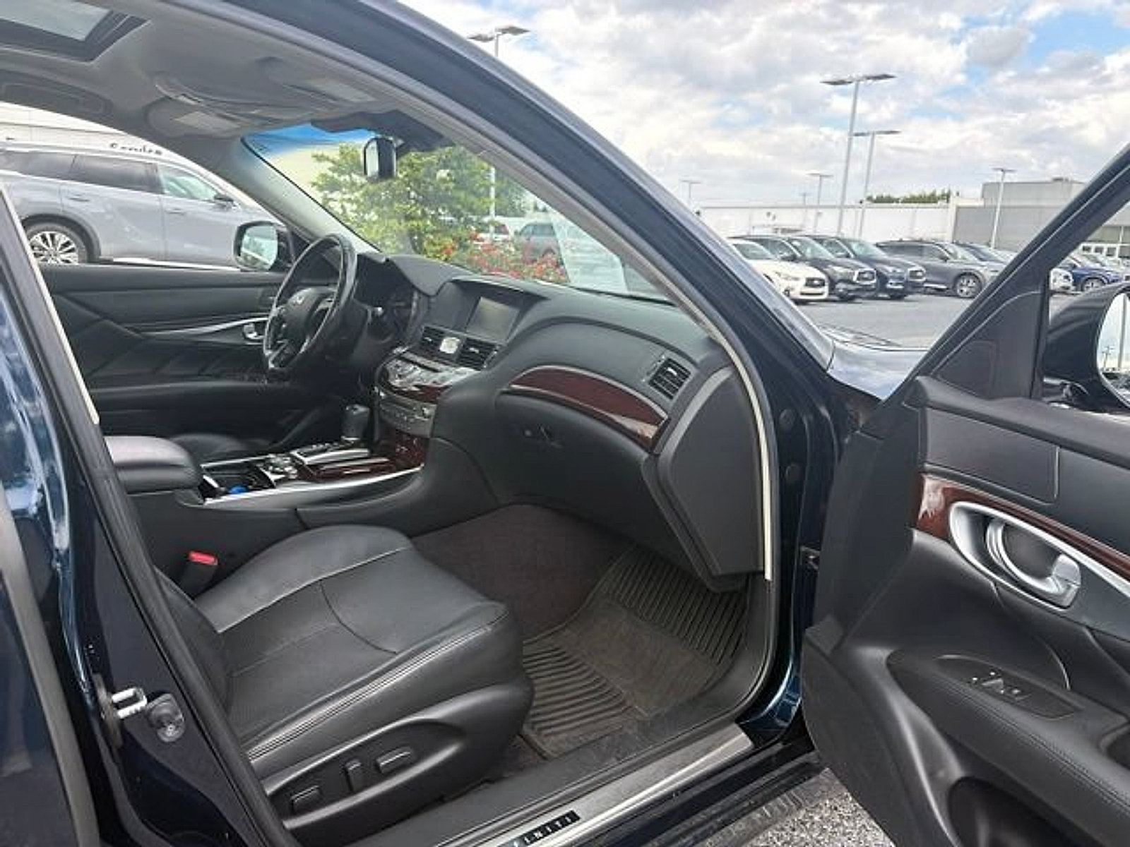 Used 2015 INFINITI Q70 3.7 AWD/4WD image 15