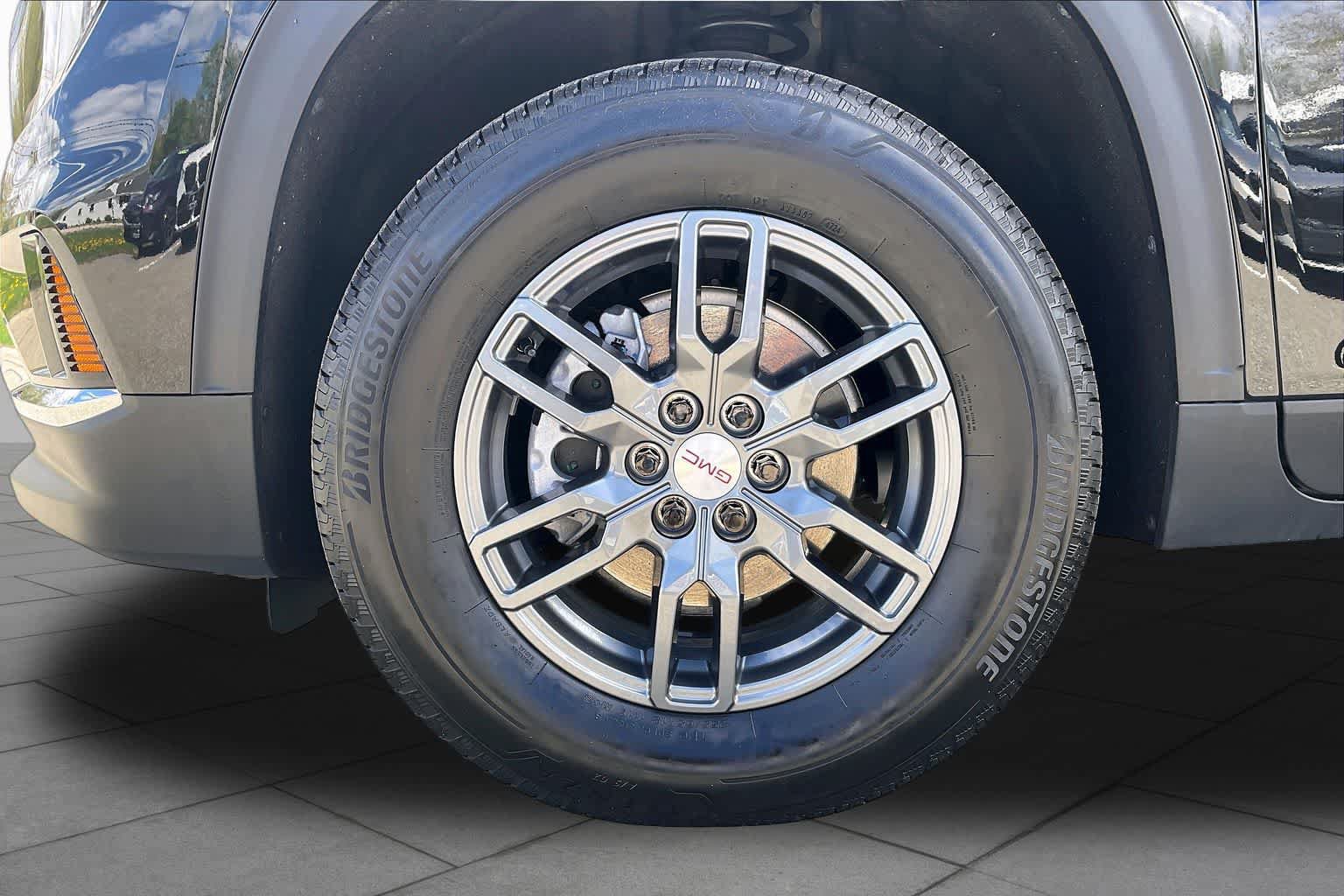 Used 2025 GMC Acadia Elevation AWD/4WD image 10
