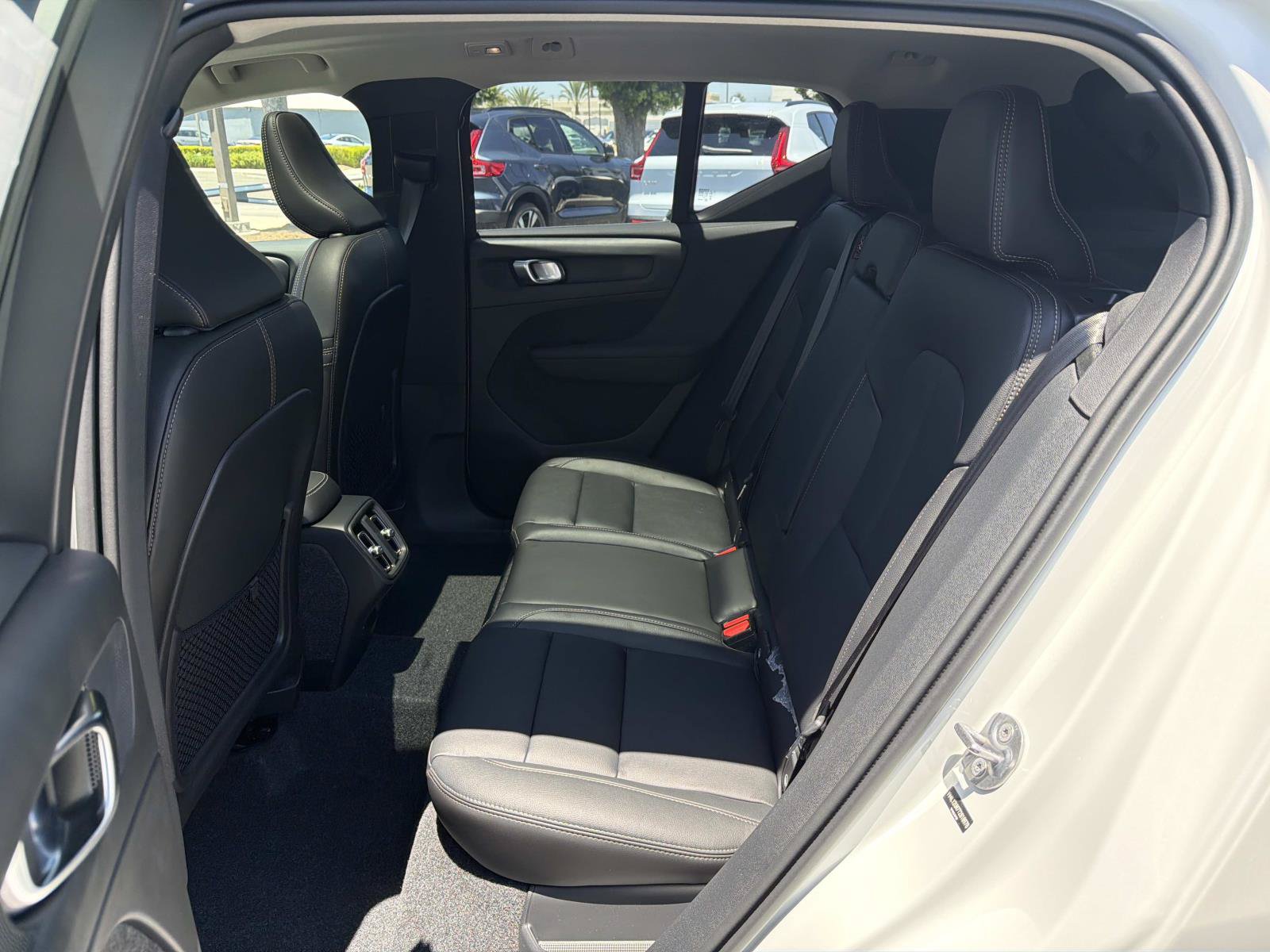New 2026 Volvo XC40 B5 Ultra w/ Climate Package AWD/4WD image 17