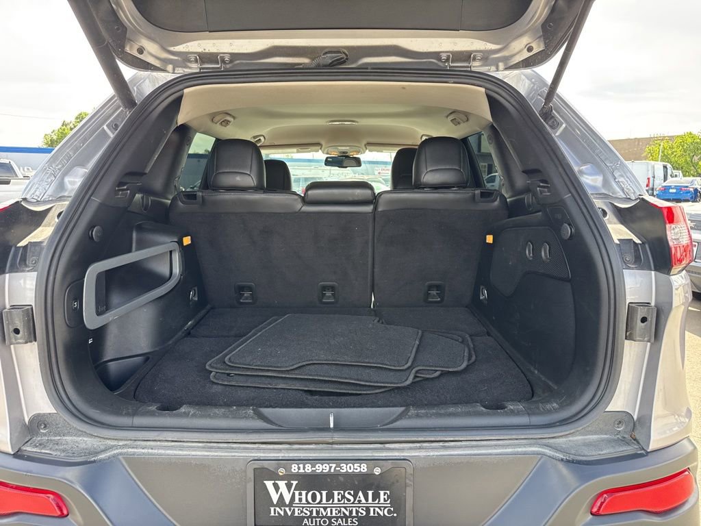 Used 2018 Jeep Cherokee Latitude Plus w/ Comfort/Convenience Group image 18