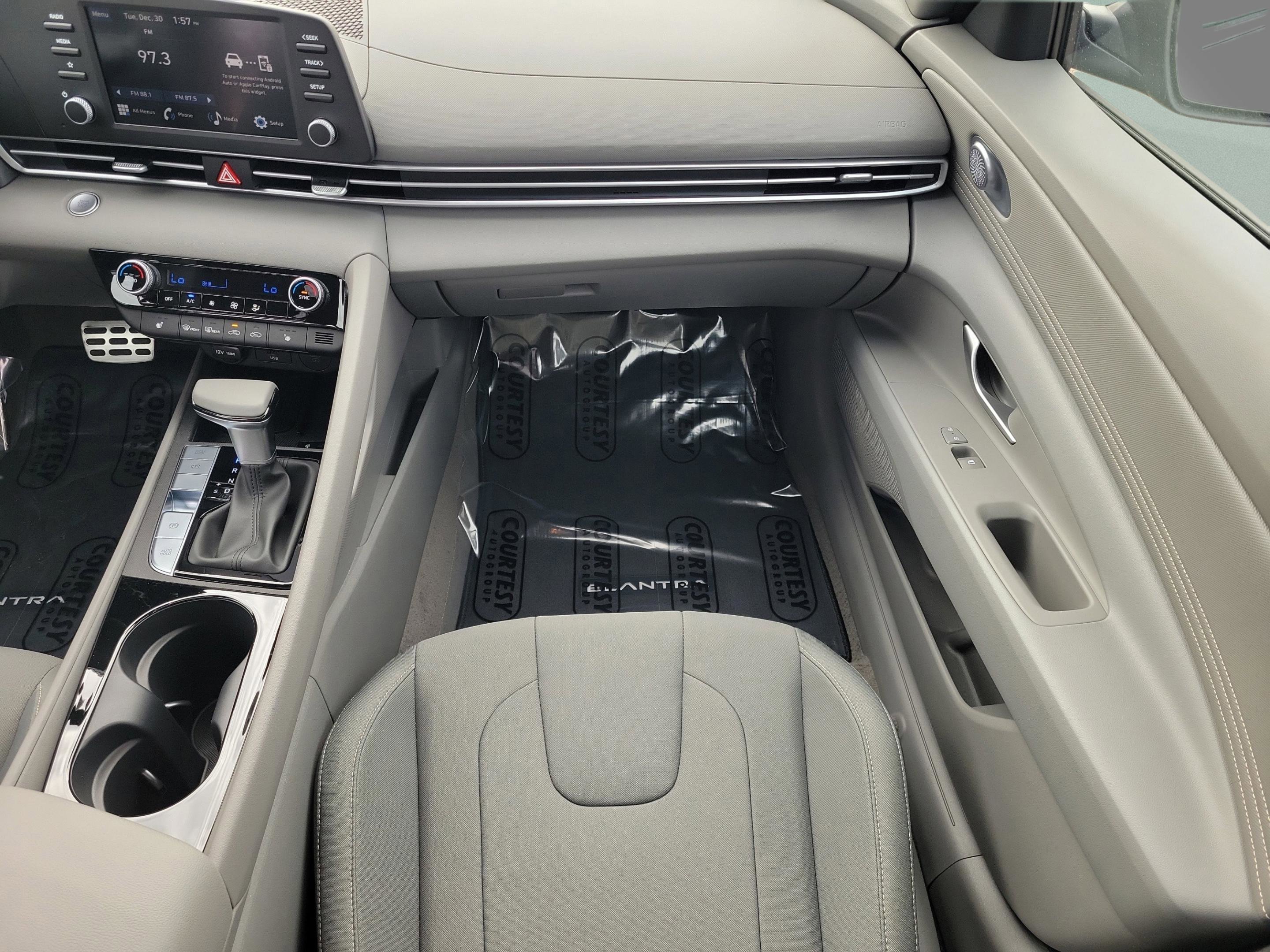 New 2026 Hyundai Elantra SEL Sport image 12