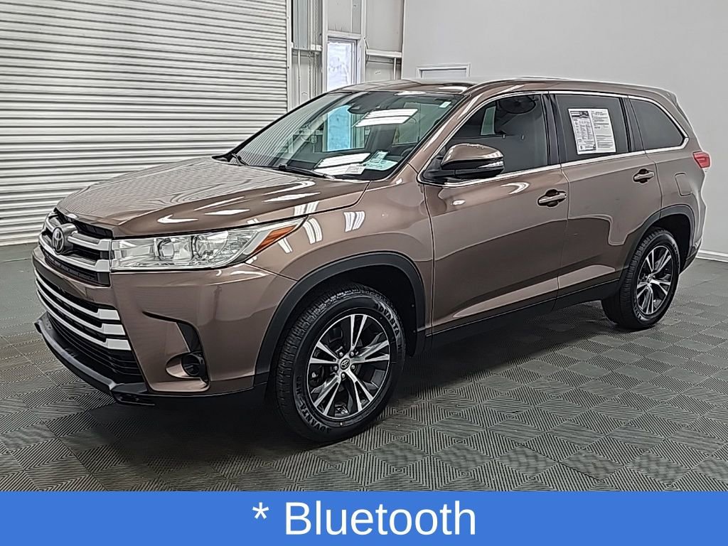 Used 2019 Toyota Highlander LE FWD image 5