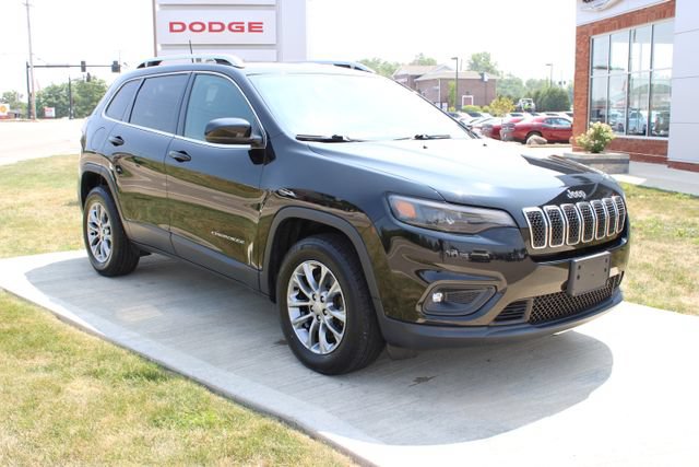 Used 2019 Jeep Cherokee Latitude Plus w/ Cold Weather Group AWD/4WD image 3