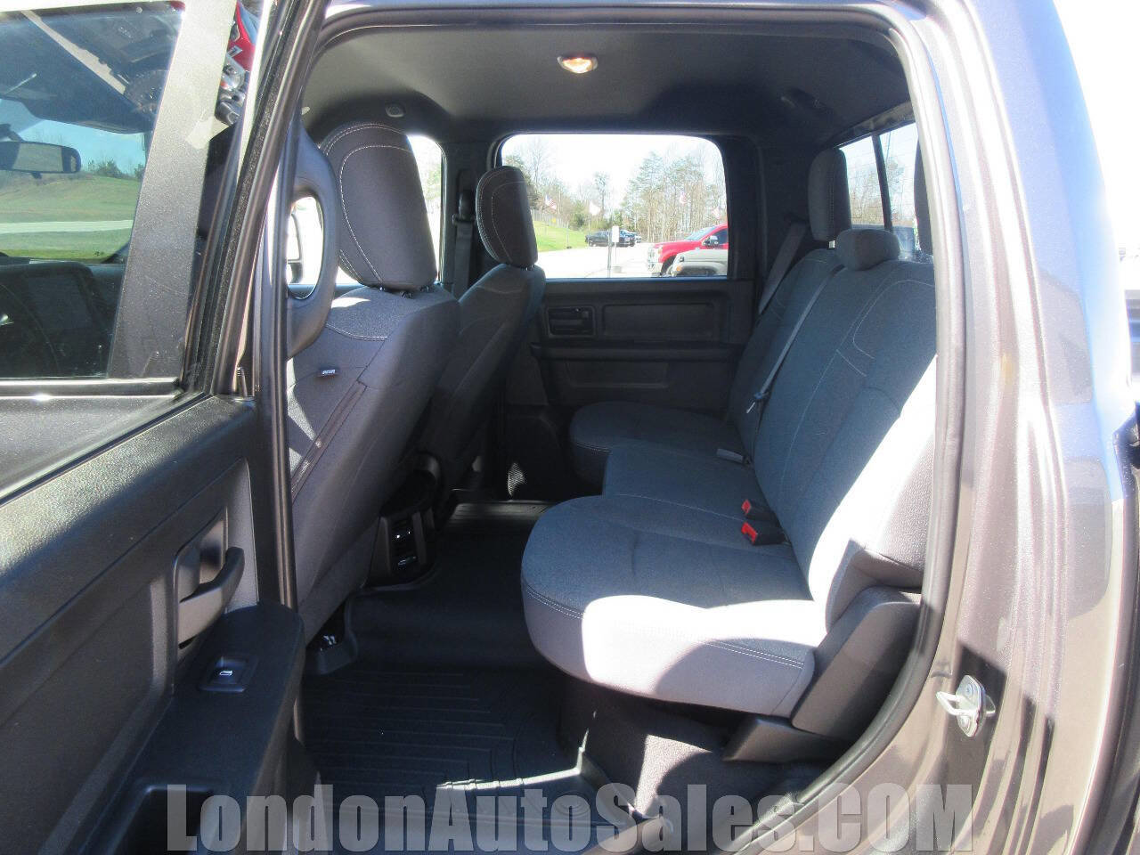 Used 2024 RAM 2500 Tradesman w/ Chrome Appearance Group image 14