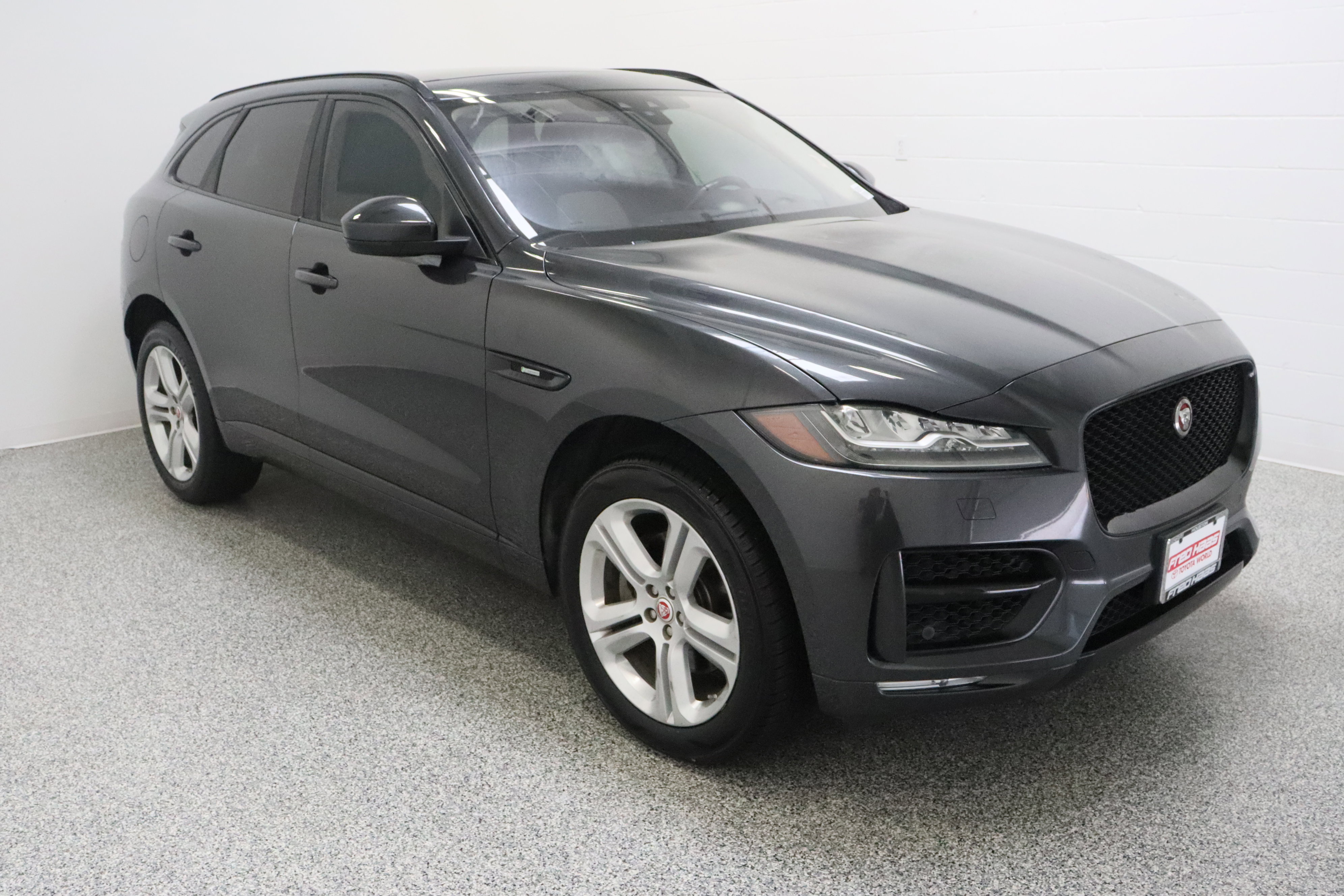Used 2018 Jaguar F-PACE R-Sport AWD/4WD image 4