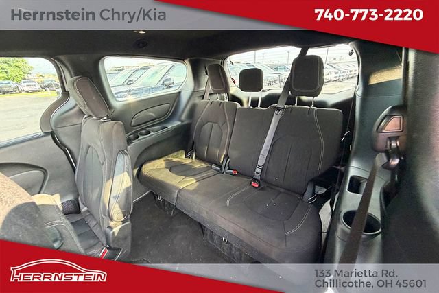 Used 2018 Chrysler Pacifica Touring Plus w/ S Appearance Package FWD image 23