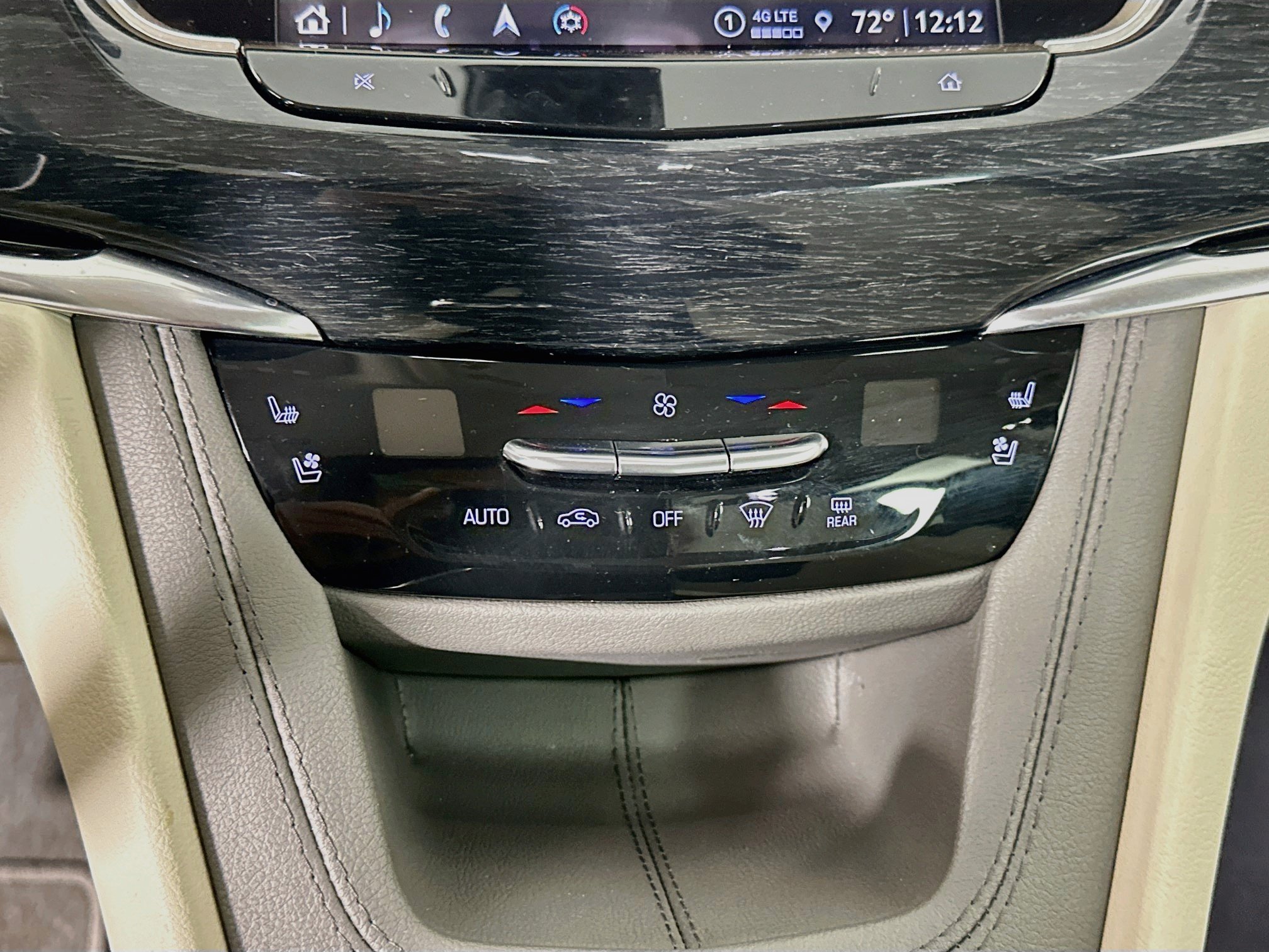 Used 2023 Cadillac XT6 Premium Luxury w/ Technology Package FWD image 23