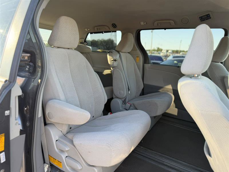 Used 2014 Toyota Sienna LE FWD image 26
