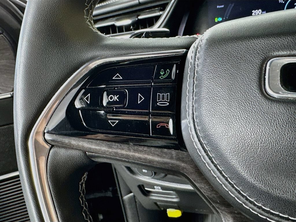 Used 2022 Jeep Grand Cherokee Overland AWD/4WD image 25
