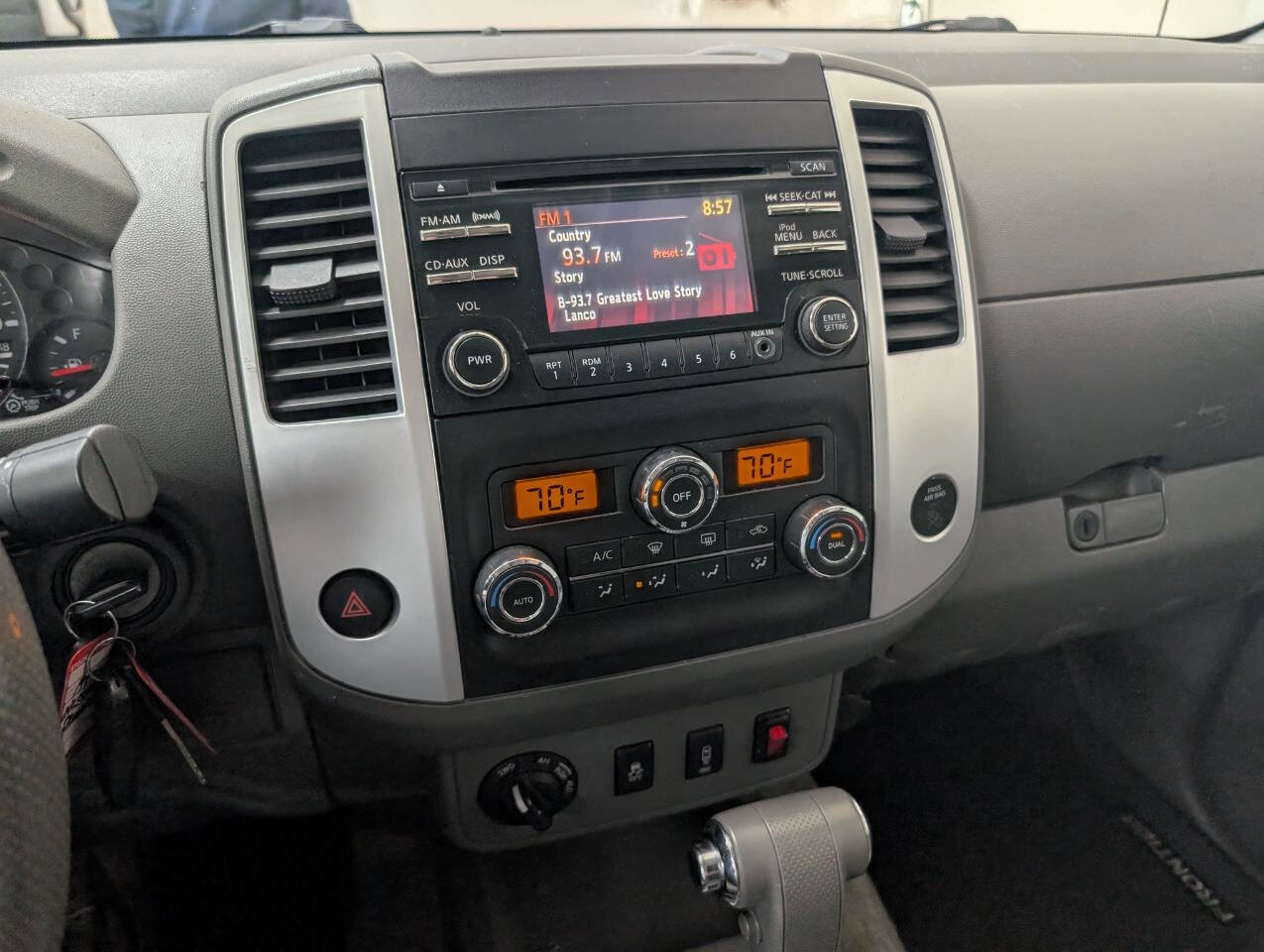 Used 2013 Nissan Frontier SV image 10