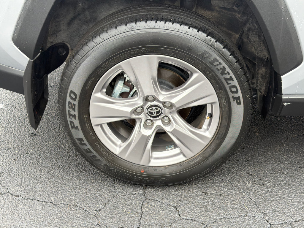 Used 2025 Toyota RAV4 XLE FWD image 21